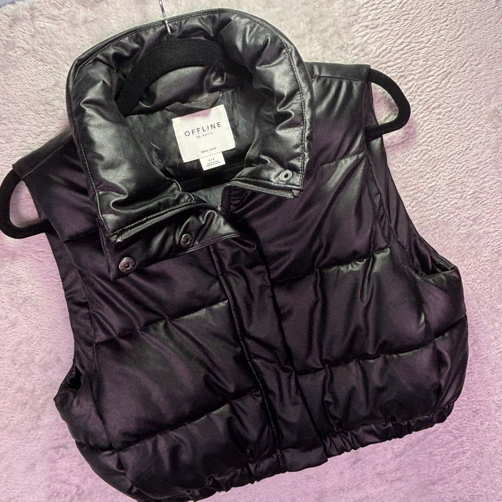 OFFLINE by Aerie Women Puffer Vest Sz S Black Faux Leather Cropped Real Luxe